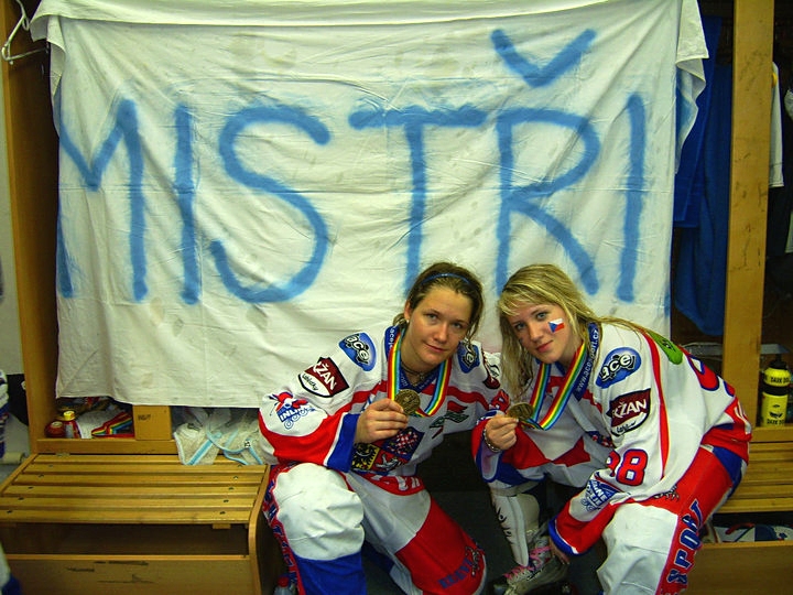 A trocha vzpomínek. Alena Polenská s Kateřinou Mrázovou na domácím MS v inline hokeji v roce 2010