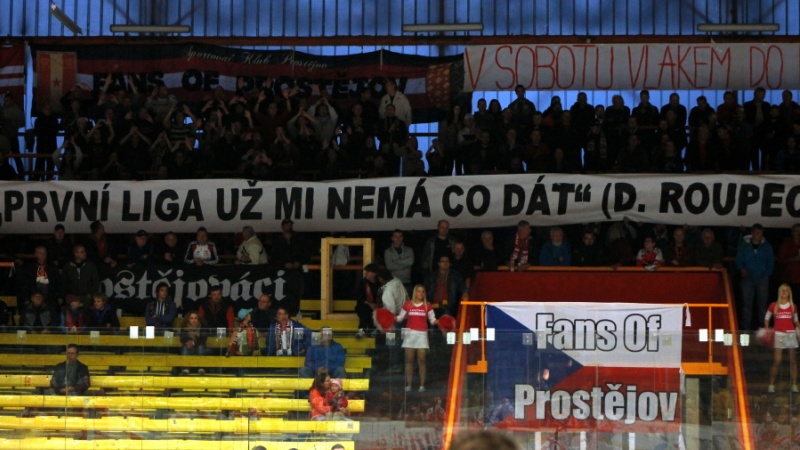 Transparent prostějovského kotle v zápase se Šumperkem, kde David Roupec v úvodu sezony 2015/2016 působil.