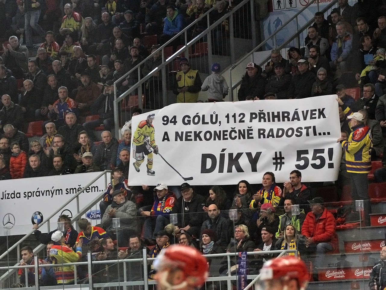 Českobudějovičtí fanoušci si připravili transparent pro Tomáše Nouzu.