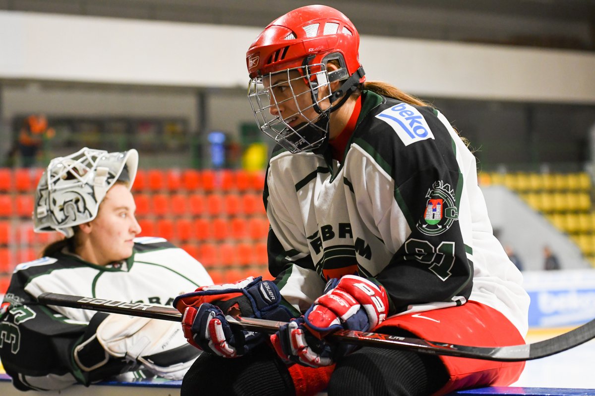 Lucie Manhartová rovněž patří k úspěšným reprezentantkám v hokejbalu.