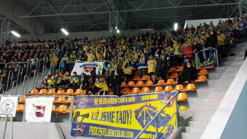 Fanoušci Ústí nad Labem při zápase s nedalekými Litoměřicemi. 