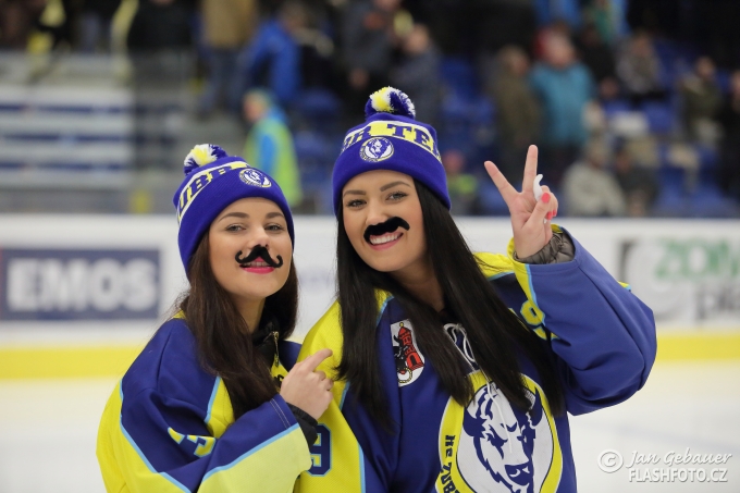 Půvabné fanynky Přerova se symbolicky zúčastnily akce Movember.